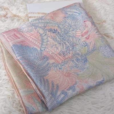 hedvábný šátek Dům v džungli pastelový v dárkovém balení – Zboží Dáma