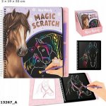 Kreativní škrabací sešit Miss Melody Magic Kouzelný sešit od Miss Melody obsahuje 20 černých stránek, na kterých se pomocí přiloženého škrabacího pera odhalují duhové obrázky koní. – Zboží Dáma