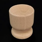 AMADEA Dřevěný kalíšek na vajíčko, masivní dřevo, velikost 5 cm – HobbyKompas.cz