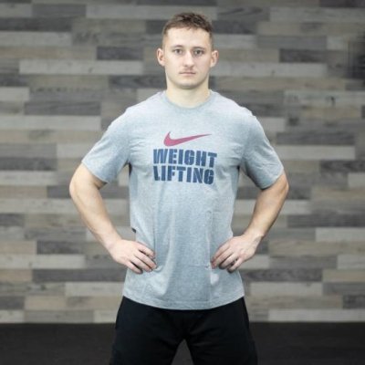 Nike pánské tričko Weightlifting Swoosh šedé