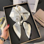 Hedvábný šátek Černé linie – Zboží Mobilmania