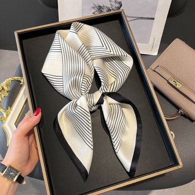 Hedvábný šátek Černé linie – Zboží Mobilmania