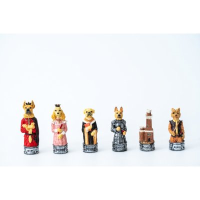 Šachové figurky Kočky a Psi – Zboží Dáma