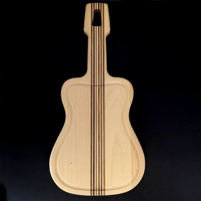 AMADEA Dřevěné prkénko s drážkou ve tvaru kytary, masivní dřevo, 42x20x2 cm – Zboží Mobilmania