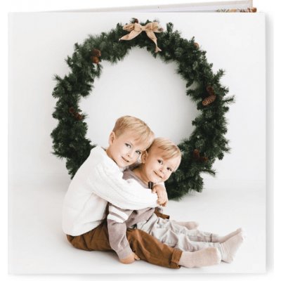 Fotokniha v pevné vazbě za 449 Kč. Vyrobíme do 48 hod. Formát 21x21 cm a možnost až 100 stran - motiv bílý – Zboží Živě