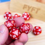 D20 Hrací kostka dvacetistěnná dice do deskových a RPG her Barva: Červená – Hledejceny.cz