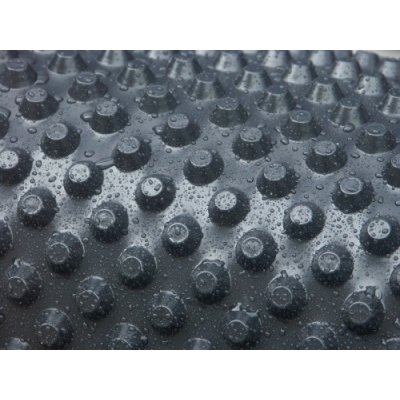 Fólie nopová Guttabeta N výška nopu 8 mm tloušťka fólie 0,5 mm černá – 1×20 m – HobbyKompas.cz