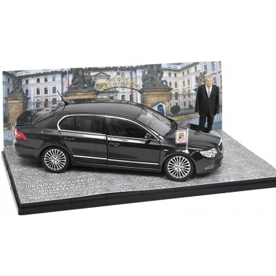 Abrex Škoda Superb II L&K + figurka prezidenta Miloše Zemana 1:24 – Zboží Mobilmania