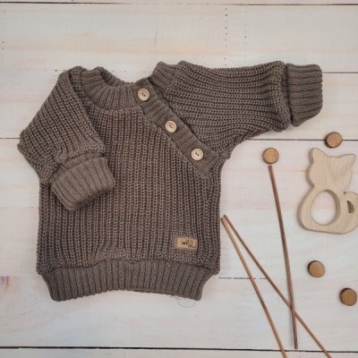 Pletený svetřík pro miminko s knoflíčky Lovely prodloužené náplety hnědý – Zboží Mobilmania