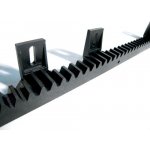 Stagnoli T.G. s.r.l. hřeben ozubený nylonový 1 m, úchytky směr dolů, vč. 6 samořezných šroubů a podložek, do 80 – Zboží Mobilmania