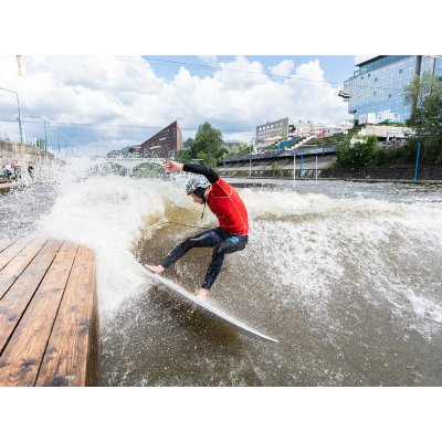 Surfování na umělé vlně – Zboží Dáma
