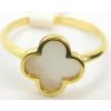 Prsteny Klenoty Budín Dámský zlatý prsten ze žlutého zlata s bílým smaltem čtyřlístek pro štěstí HK1142