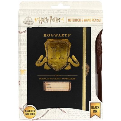 CurePink Dárkový set bloku s propiskou v grafice hůlky Harry Potter Štít Bradavic A5 14,8 x 19 cm HP148482