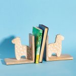 Sass & Belle Držák na knihy Gigi Giraffe – Zboží Dáma