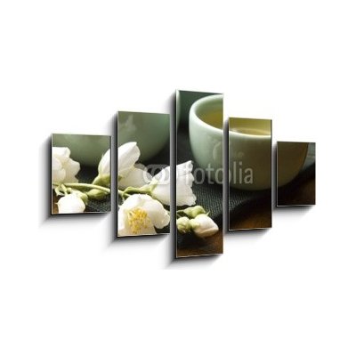 Obraz 5D pětidílný - 125 x 70 cm - Green tea with jasmine in cup and teapot on wooden table Zelený čaj s jasmínem v šálku a konvici na dřevěném stole – Zbozi.Blesk.cz