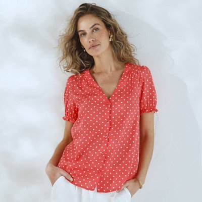 Halenka s krátkými rukávy a potiskem puntíků korálová – Zboží Dáma