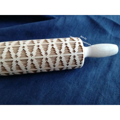 ArtWoodenCorner Dřevěný váleček se vzorem na těsto 23 cm Vánoční strom – Sleviste.cz