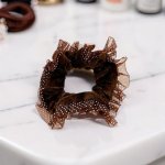 Scrunchie gumička do vlasů hnědá 21869 – Sleviste.cz