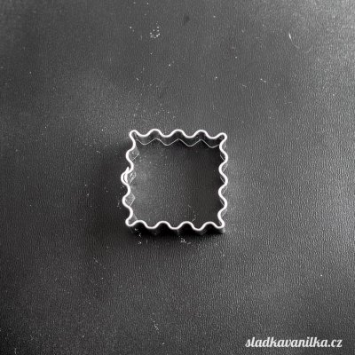 Vykrajovátko vroubkovaný čtvereček – Zboží Dáma