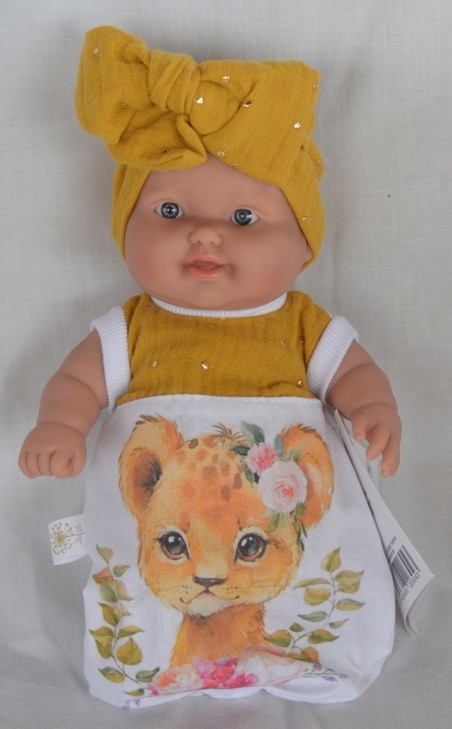 Marina & Pau Realistické miminko holčička smějící se Maruška se žlutou mašlí Cookie Nana 20 cm
