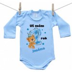 Boodyy Modré body s dlouhým rukávem Už mám rok s Medvídkem a jménem dítěte Chlapec – Zboží Dáma