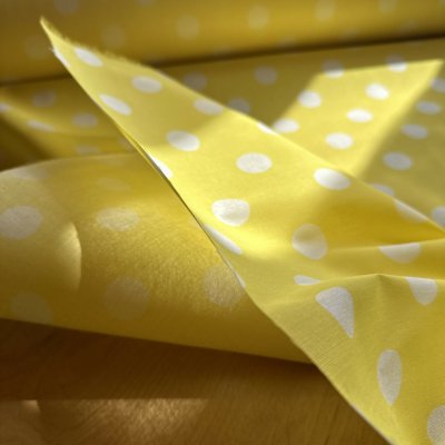 Žlutý puntík velký, 100% tencel, plátno/šatovka – Sleviste.cz