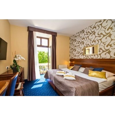 Romantická noc v hotelu Hejtmanský dvůr**** s privátním wellness a 4chodovou večeří pro dva – Hledejceny.cz