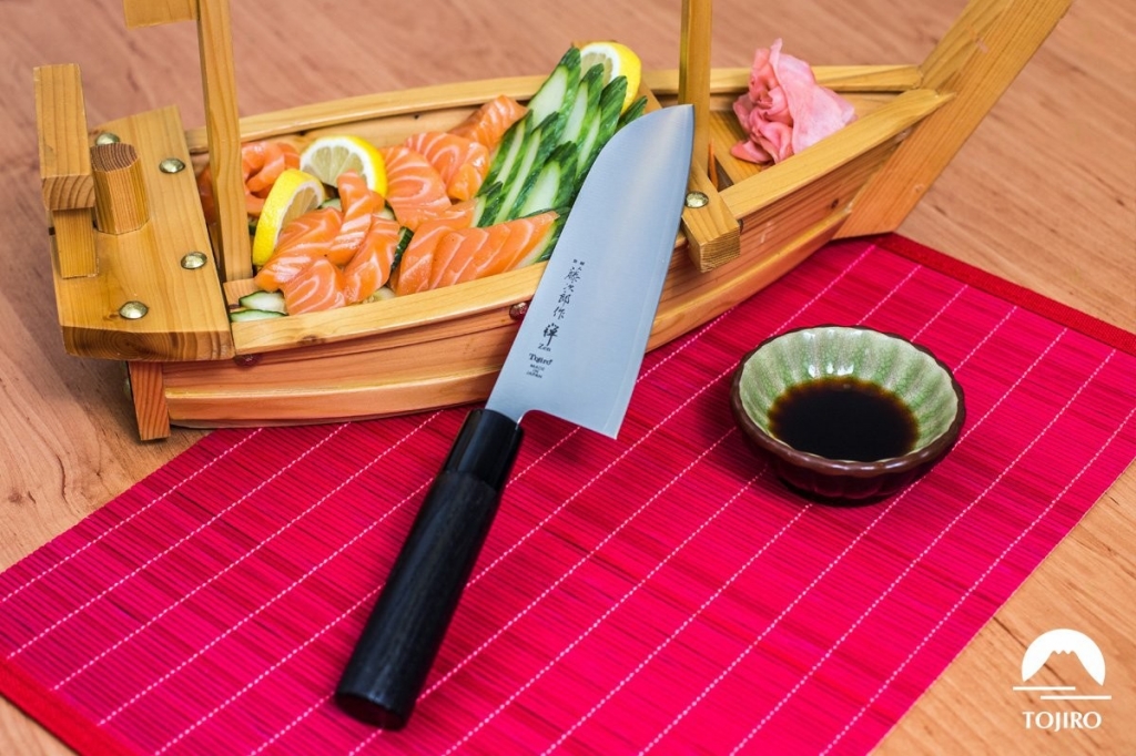 Tojiro Japonský kuchyňský nůž Santoku FD 567