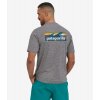 Pánské Tričko Patagonia M´s Cap Cool Daily Graphic Shirt Boardshort Logo Abalone Blue Feather Grey