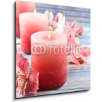 Skleněný obraz 1D - 50 x 50 cm - Beautiful candles with flowers on wooden background Krásné svíčky s květinami na dřevěné pozadí – Zboží Mobilmania