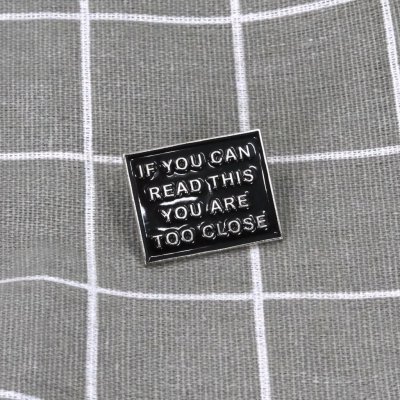 Pinarna If you can read this you are too close Pokud toto dokážeš přečíst, jsi příliš blízko – Zboží Dáma