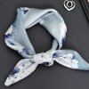 Šátek hedvábný šátek modro-bílé květy v dárkovém balení