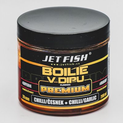 Jet Fish Premium clasicc Boilies v dipu CHILLI / ČESNEK 200ml 20mm