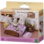 Sylvanian Families 5019 Dvojlůžko s nočním stolkem – Sleviste.cz