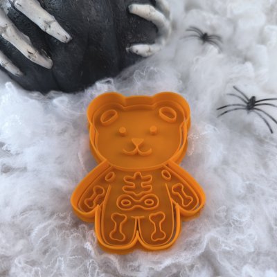 Méďa kostlivec | Vykrajovátka s razítkem na Halloween a čarodějnice | Strašidelné vykrajovátko – Hledejceny.cz