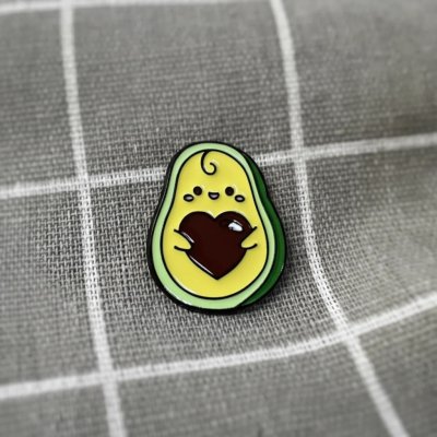 Pinarna Avokádo objímající svou pecku ve tvaru srdíčka – Zbozi.Blesk.cz