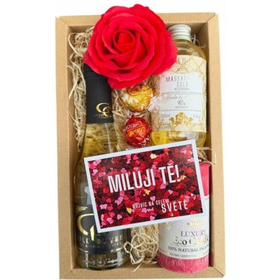 Dárkoviny Dárkový balíček Miluji Tě se zlatým vínem – Sleviste.cz