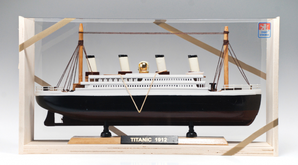 Detesk 40% 0,2 l (dárkové balení Titanic)