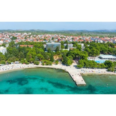 Chorvatsko: Vodice jen 150 m od pláže ve Vile Imperial s polopenzí, bazény a fitness centrem + zábavný program - 4 dny pro 2 osoby