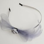 Fascinátor - společenská čelenka - šedá - mašle – Sleviste.cz