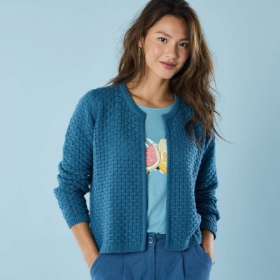 Krátký kardigan se vzorem pro menší postavu tyrkysová – Sleviste.cz