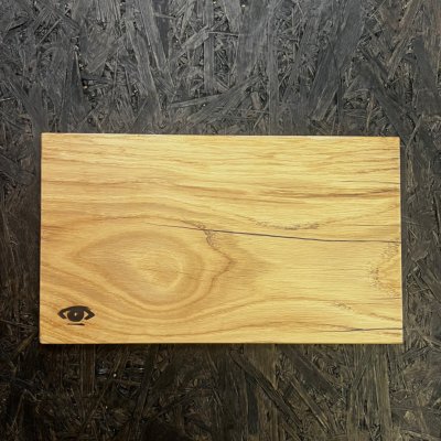 dubové prkénko s černou pryskyřicí – Sleviste.cz