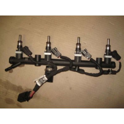 vstřikovací lišta - rampa se vstřiky AUDI A3 8V0 1,8 TFSI 06K133681B | Zboží Auto