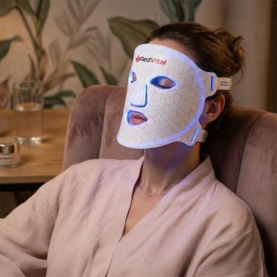Maska s červeným světlem pro péči o pleť VitaMask 1.0 bílá – Hledejceny.cz