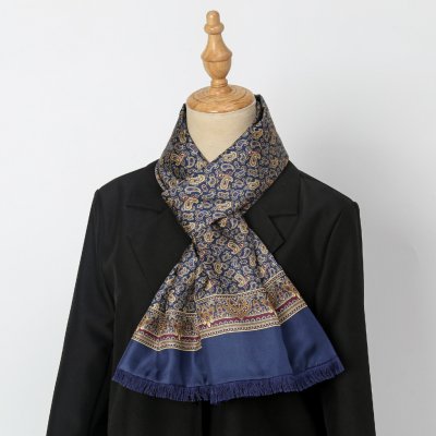 Hřejivá pánská hedvábná šála tmavě modrá s kašmírovým zlatým vzorem – Zboží Dáma