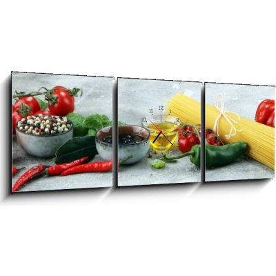 Obraz s hodinami 3D třídílný - 150 x 50 cm - Italian food background with different types of pasta, health or vegetarian concept. Italské jídlo pozadí s různými druhy tě – Hledejceny.cz