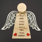 Amadea Dřevěný anděl stojící s křídly a motivačním textem masivní dřevo 18 x 15 cm