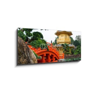 Skleněný obraz 1D panorama - 120 x 50 cm - The Golden pavilion and red bridge in Nan Lian Garden, Hong Kong Zlatý pavilon a červený most v Nan Lian Garden, Hong Kong – Hledejceny.cz