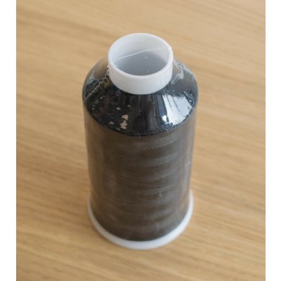 Vyšívací nit černá - 1ks velký kón ( 5000m ) – Hledejceny.cz