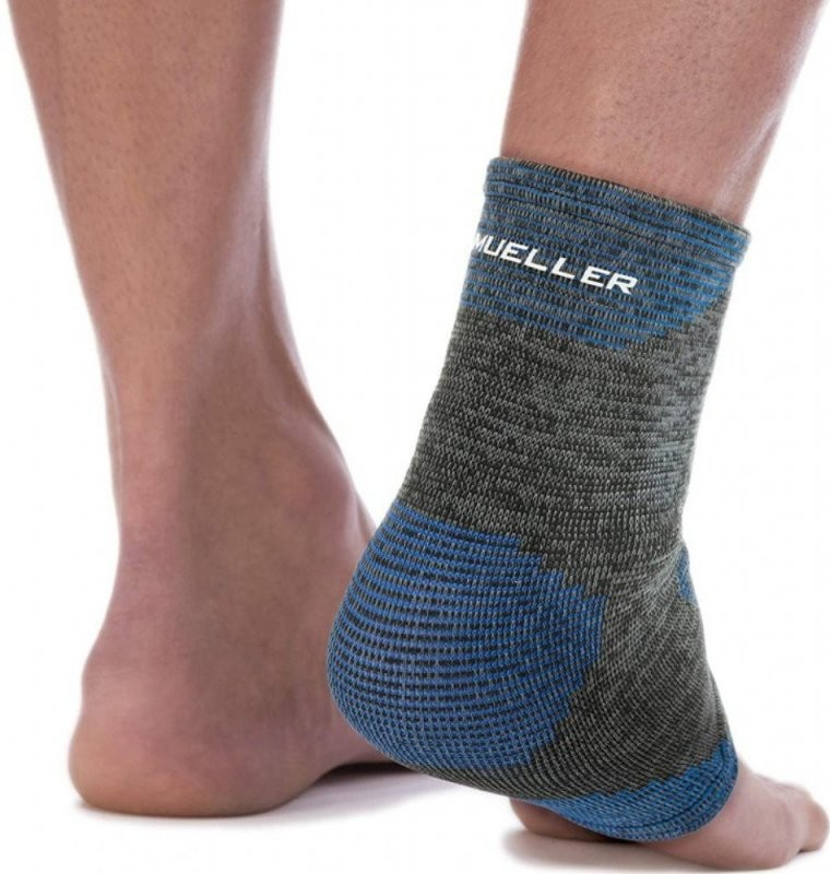 Mueller 4-Way Stretch Premium Knit Ankle Support bandáž na kotník M/L